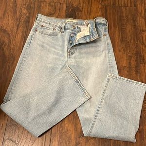 levi’s light wash wedgie straight size 27